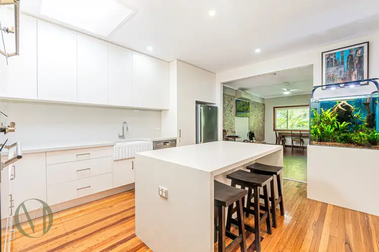 10 Crowgey Street