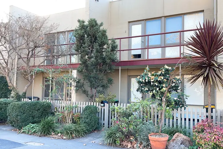 12 Oshanassy Street