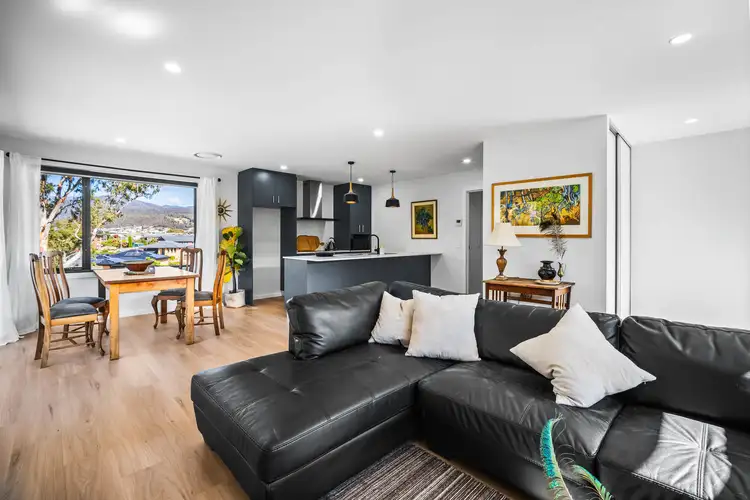 2/10 Fryett Drive, Claremont TAS 7011
