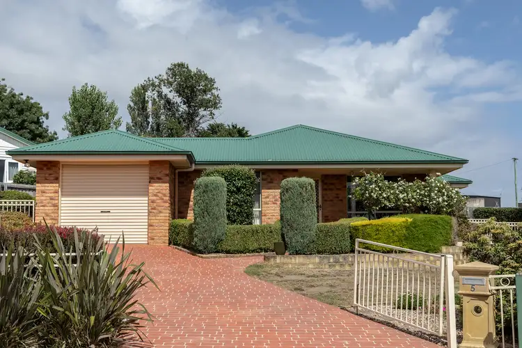 5 Kenny Court
