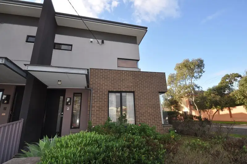 Main view of Homely townhouse listing, 2/221 Westgarth Street, Northcote VIC 3070