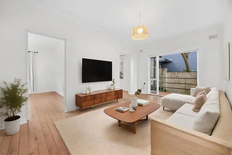 2/8 Ashley Street