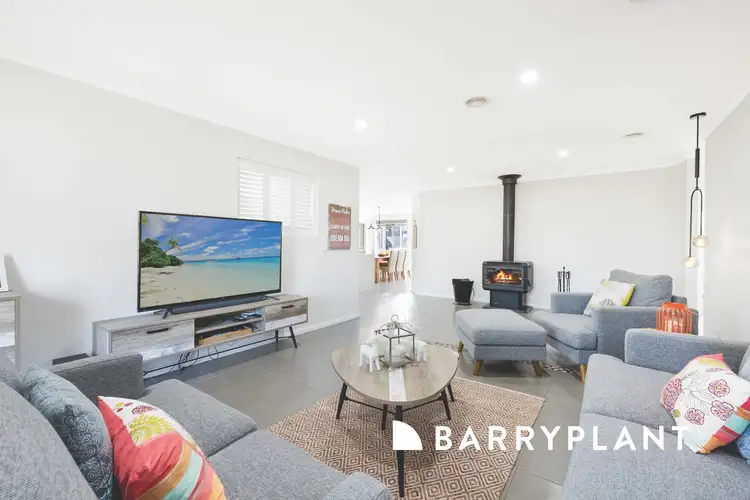 33 Glencoe Street, Kurunjang VIC 3337