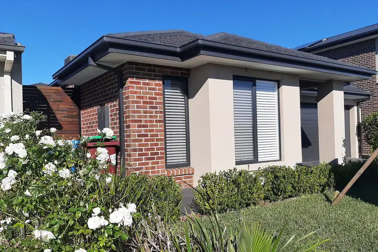 42 Chambers Crescent, Cranbourne North VIC 3977