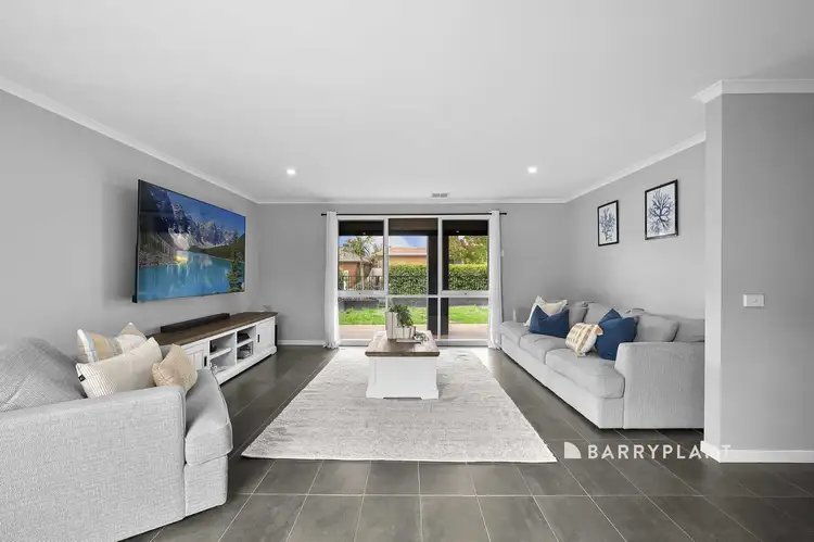 Fifth view of Homely house listing, 12 Fairleigh Court, Narre Warren VIC 3805