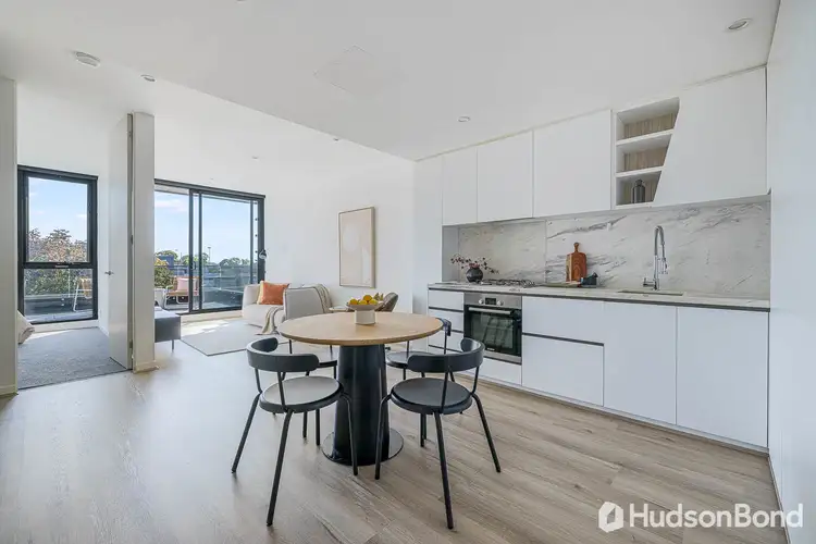303/6 Thiele Street