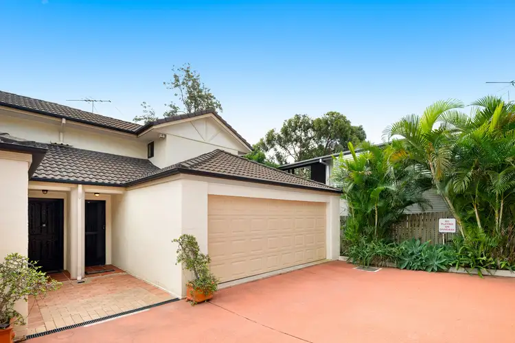 Main view of Homely townhouse listing, 3/10 McIlwraith Avenue, Balmoral QLD 4171