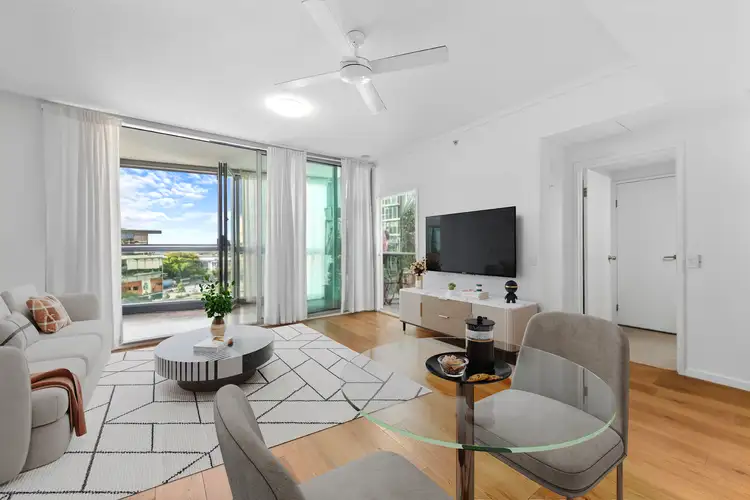 10703/8 Harbour Road