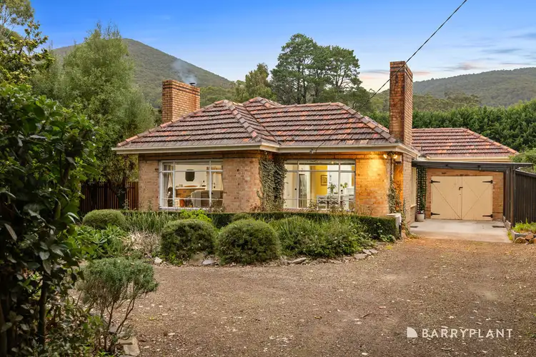16 Woods Point Road, Warburton VIC 3799