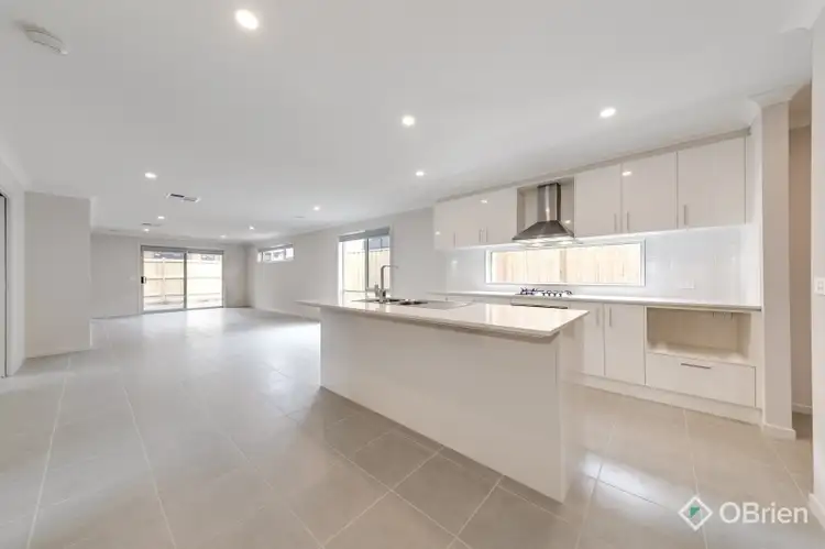 4 Catfish Street, Clyde North VIC 3978