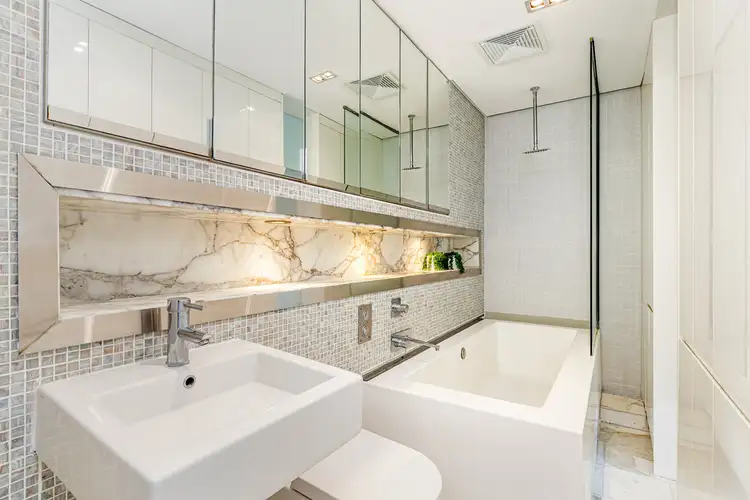 Fifth view of Homely studio listing, 2/25 East Crescent Street, Mcmahons Point NSW 2060