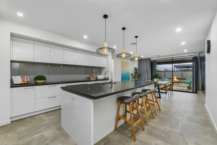 35 Wiltshire Boulevard, Thornhill Park VIC 3335