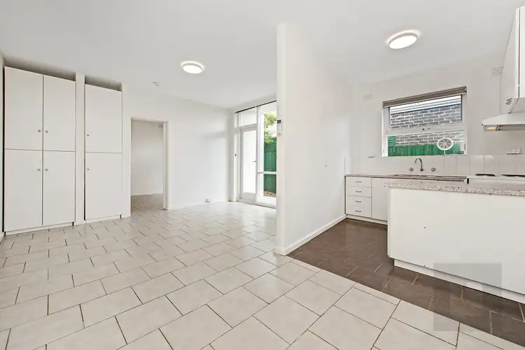10/23 King Edward Avenue
