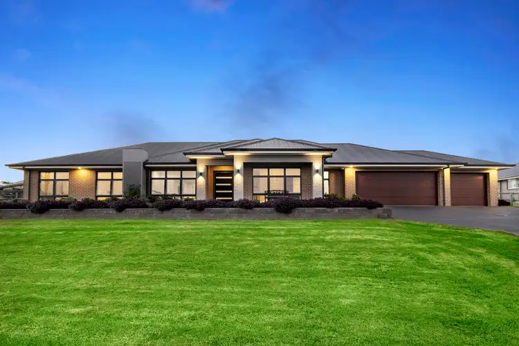 2 Carey Close, Louth Park NSW 2320