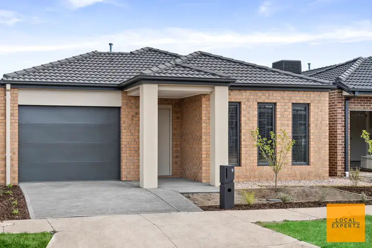 9 Yeoman Street, Melton South VIC 3338