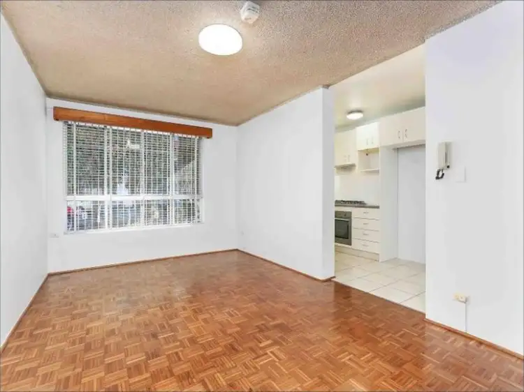 2/3 Barber Avenue