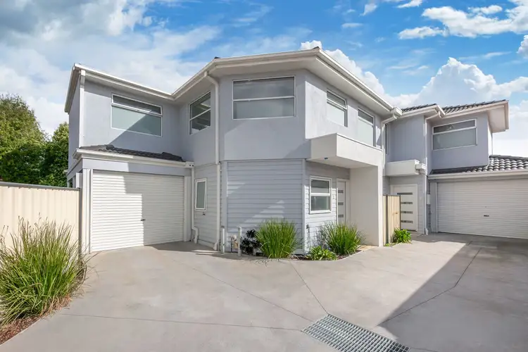 2/188 Oshanassy Street, Sunbury VIC 3429