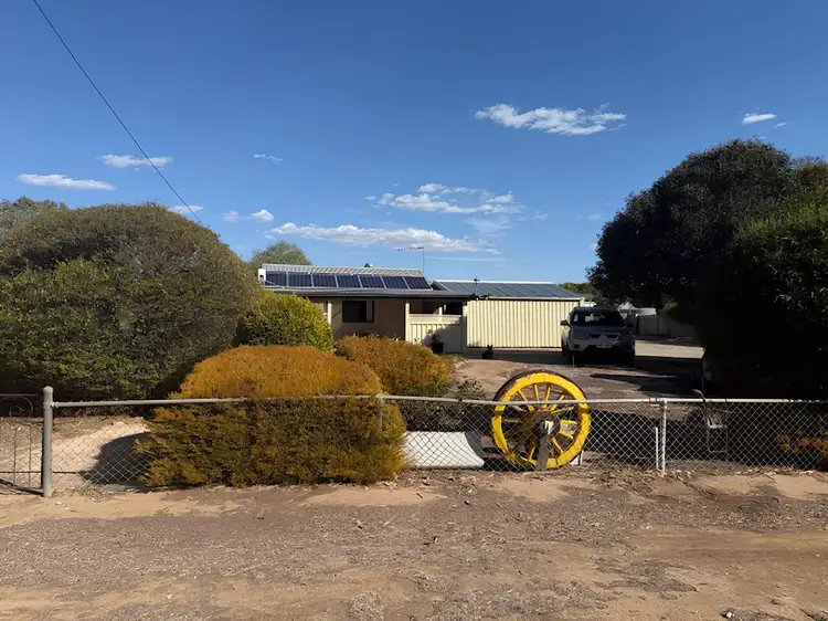25 Warrow Road, Cummins SA 5631