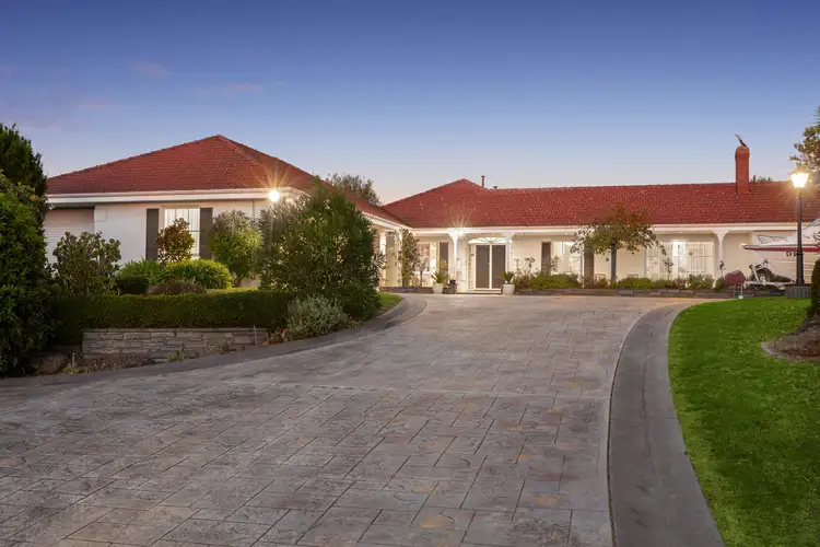 8 Monckton Road, Templestowe VIC 3106