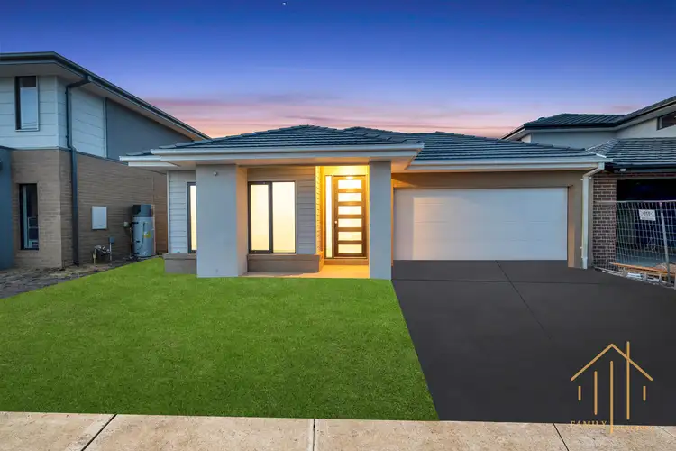 147 Villa Doria Drive, Clyde North VIC 3978