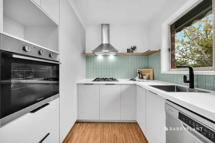 2/1 McClelland Drive