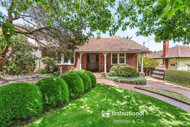 8 Gowar Avenue, Camberwell VIC 3124