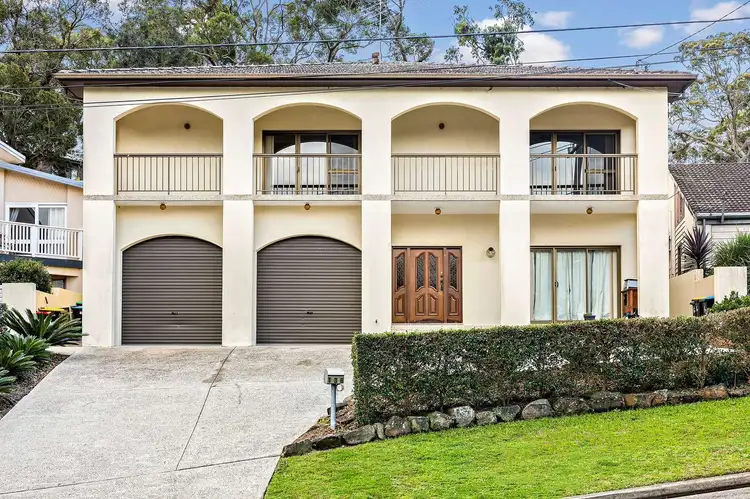 136 Rose Avenue, Wheeler Heights NSW 2097