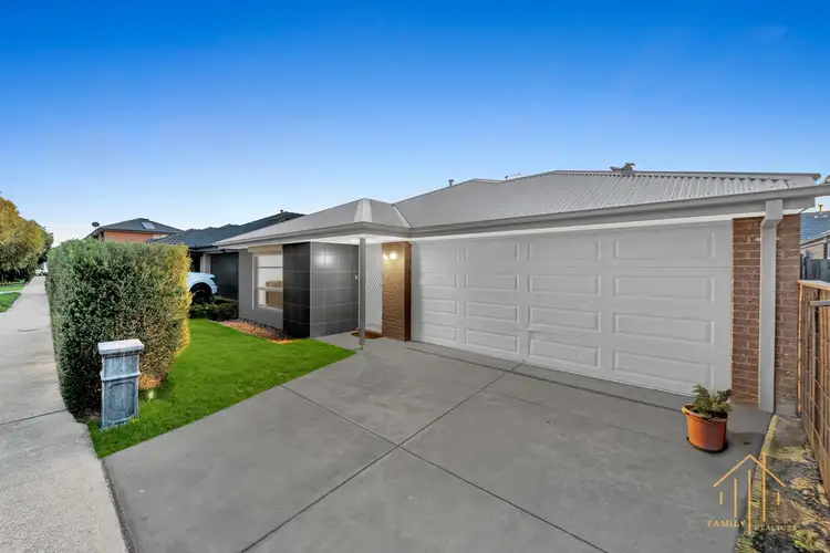 10 Hammond Road, Cranbourne West VIC 3977