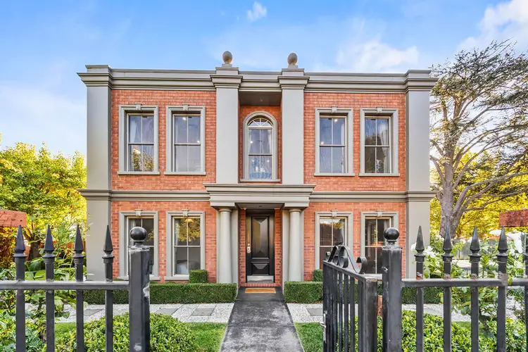 59 St Michaels Place, Lake Gardens VIC 3355