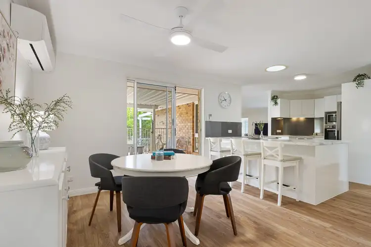 6 Haylett Rise, Regents Park QLD 4118