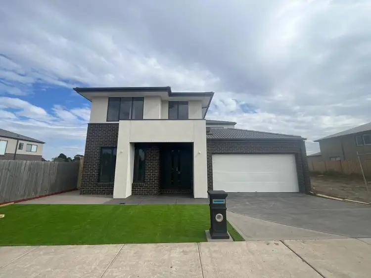 33 Willaroy Boulevard, Donnybrook VIC 3064