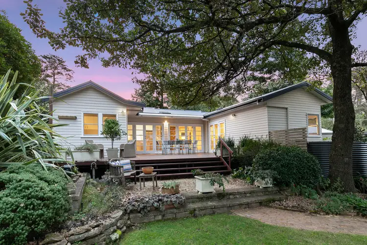 92 Falls Road, Wentworth Falls NSW 2782