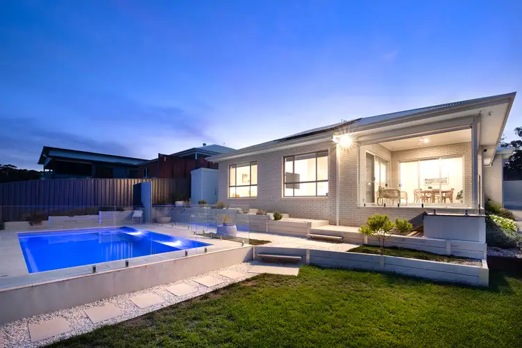 11 McKenzie Way, Mckenzie Hill VIC 3451