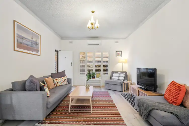 9/33 Angus Avenue