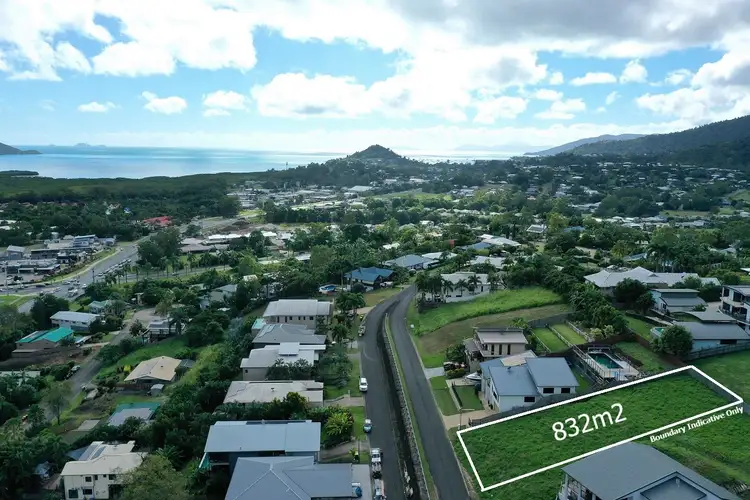 15 Whitehaven Crescent, Cannonvale QLD 4802
