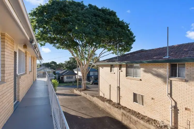 1/32 Barnes Avenue, Coorparoo QLD 4151