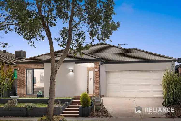 18 Holyoake Parade, Manor Lakes VIC 3024
