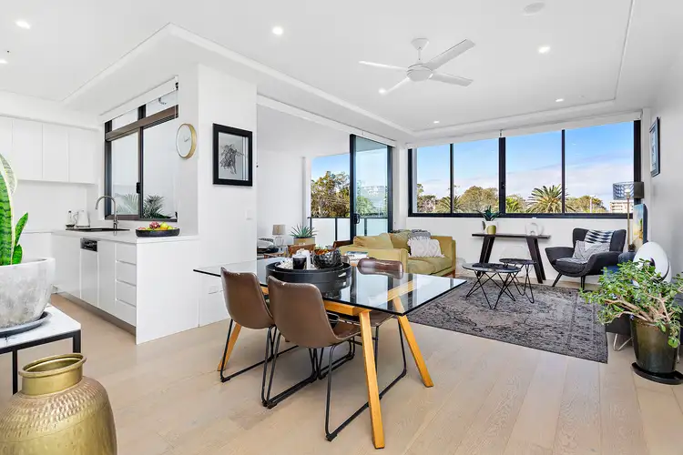 201/290 Keira Street