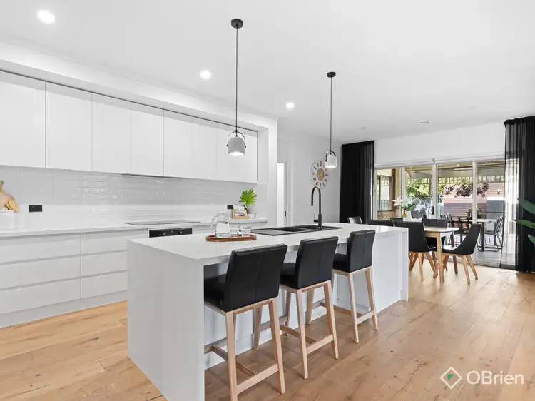 9 Glenmaggie Place, Manor Lakes VIC 3024