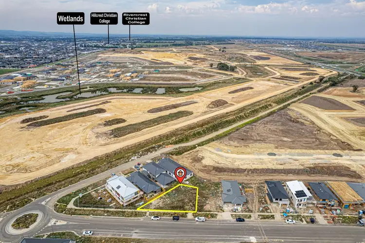 3 Laker Boulevard, Clyde North VIC 3978