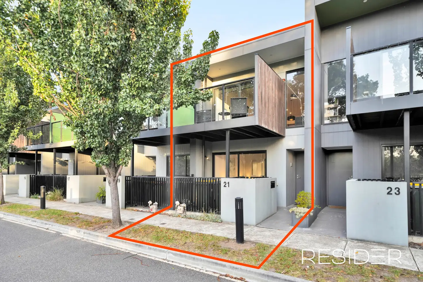 Main view of Homely townhouse listing, 21 Albany Road, Mill Park VIC 3082