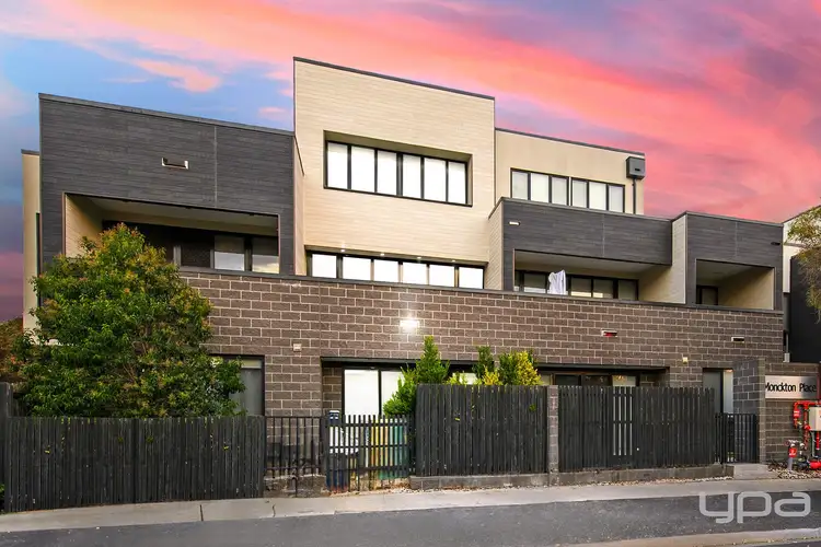 7/11 Monckton Place, Caroline Springs VIC 3023