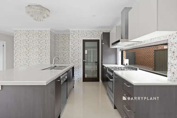 Fifth view of Homely house listing, 2 Kilburn Place, Pakenham VIC 3810