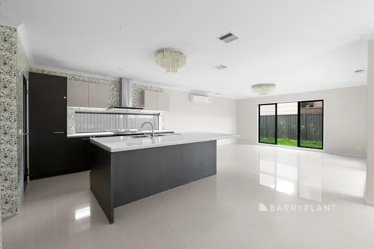 Sixth view of Homely house listing, 2 Kilburn Place, Pakenham VIC 3810