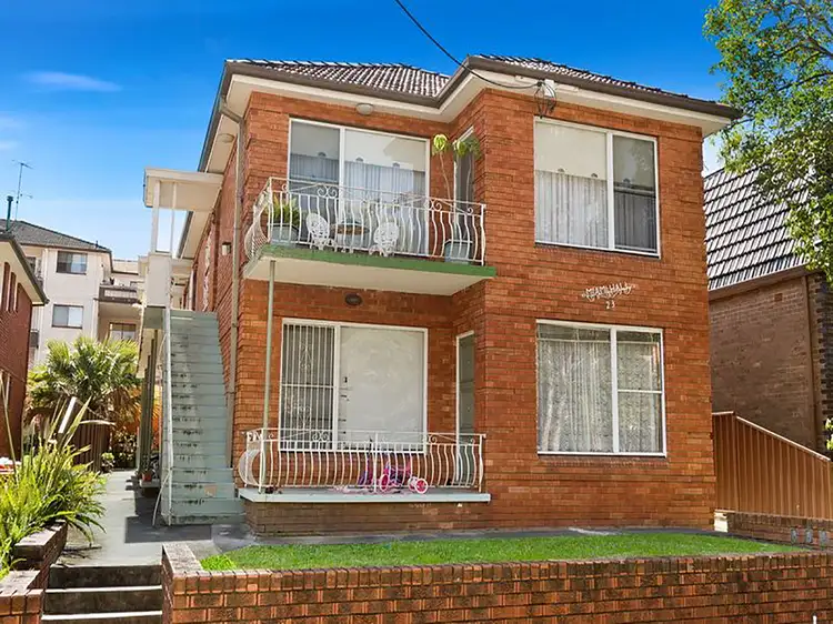 2/23 Hampton Court Road, Carlton NSW 2218