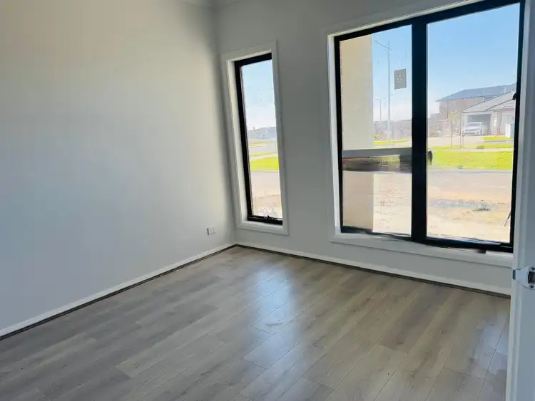 Sixth view of Homely house listing, 32 Tolkien Drive, Mambourin VIC 3024