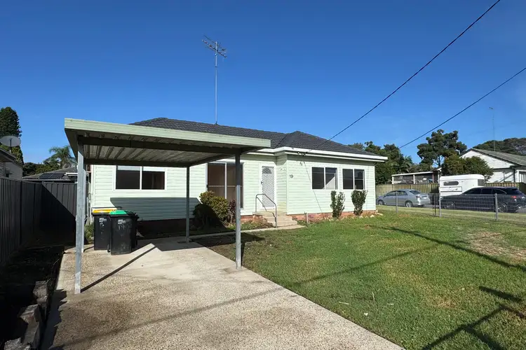 19 Dan Crescent, Colyton NSW 2760