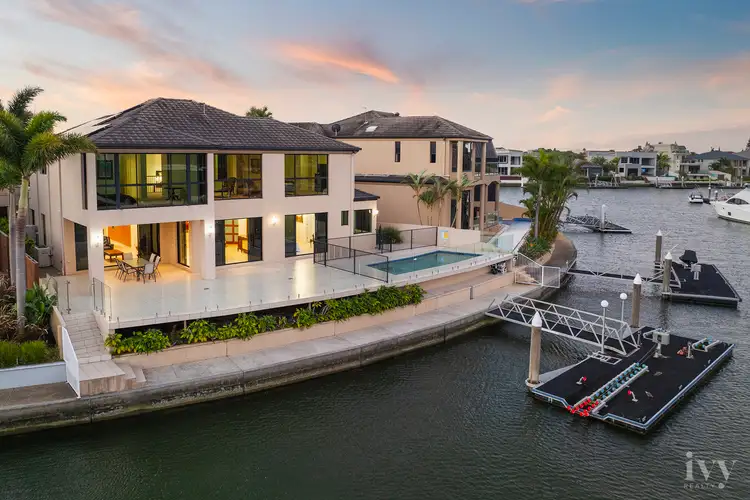 4 The Peninsula, Sovereign Islands QLD 4216