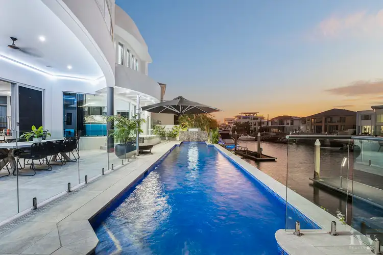 11 Hampton Court, Sovereign Islands QLD 4216