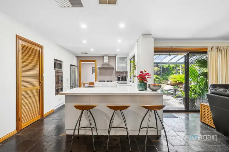 8 Brett Crescent, Hallett Cove SA 5158